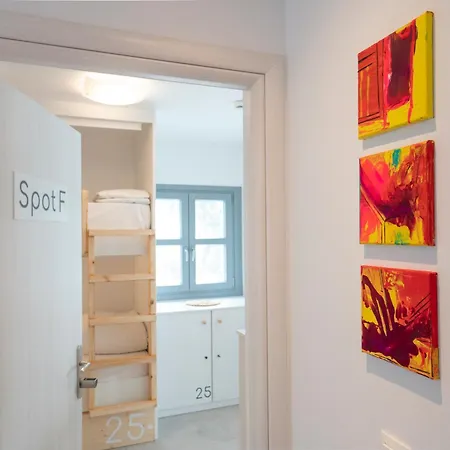 Bedspot Fira (Santorini)