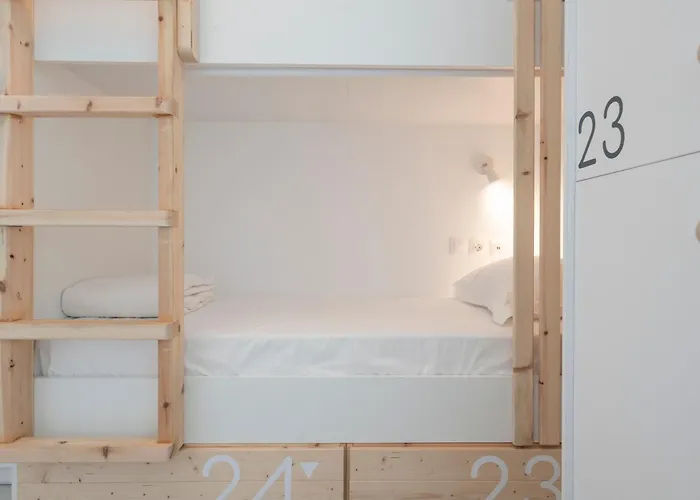 Bedspot Fira (Santorini)