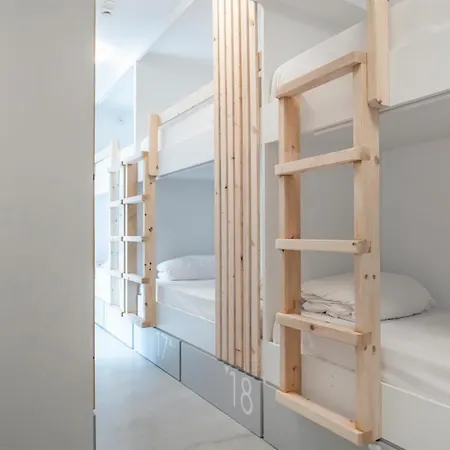 Bedspot Fira (Santorini)