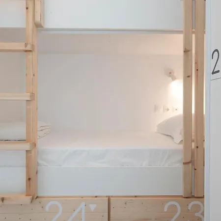 Bedspot Fira (Santorini)