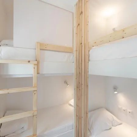 Bedspot Fira (Santorini)