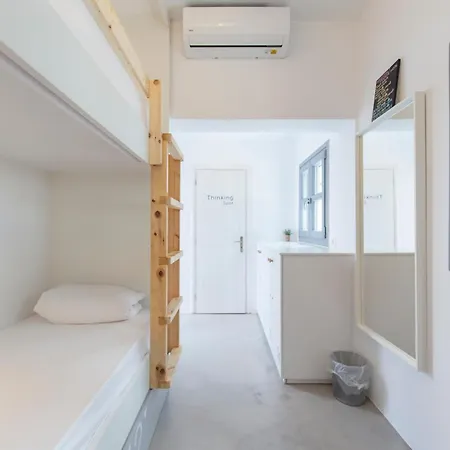 Hostal Bedspot Fira (Santorini)