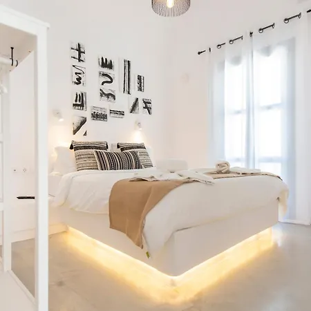 Bedspot Fira (Santorini)