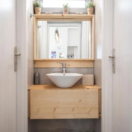 Bedspot Fira (Santorini)