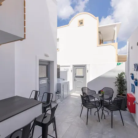 Bedspot Fira (Santorini)