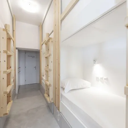 Hostal Bedspot Fira (Santorini)