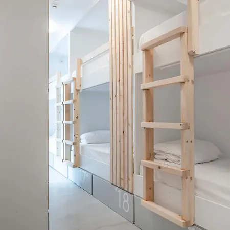 Bedspot Hostal Fira (Santorini)