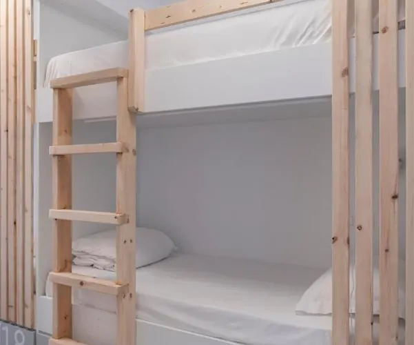 Bedspot Hostel Φηρά