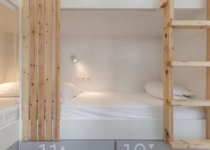 Bedspot Hostel Φηρά