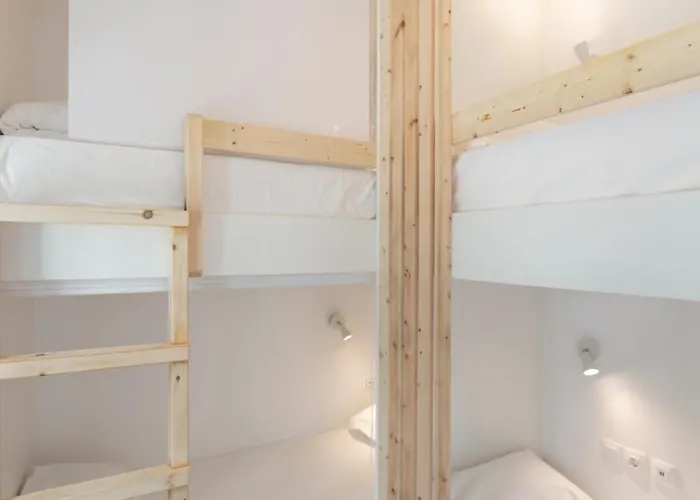 Bedspot Fira (Santorini)