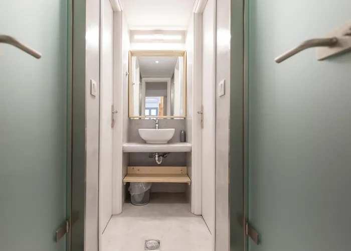 Bedspot Fira (Santorini)